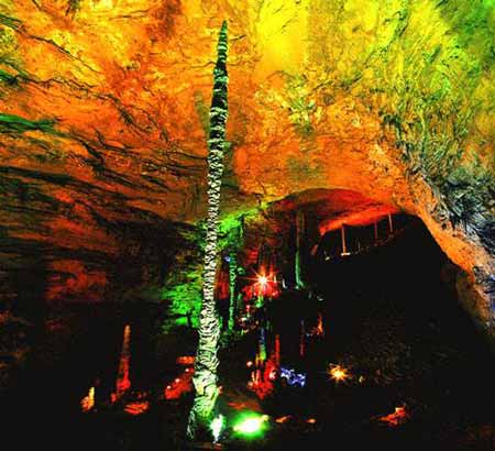 長沙出發(fā)到溶洞奇觀黃龍洞、天門山、玻璃棧道、鳳凰古城九景往返三日游