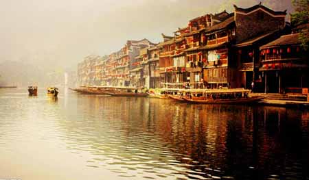 張家界國家森林公園、袁家界、天子山、大峽谷、玻璃橋、鳳凰古城兩晚三日游